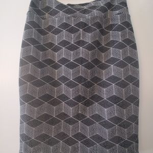 Lula Roe black and white Cassie XL